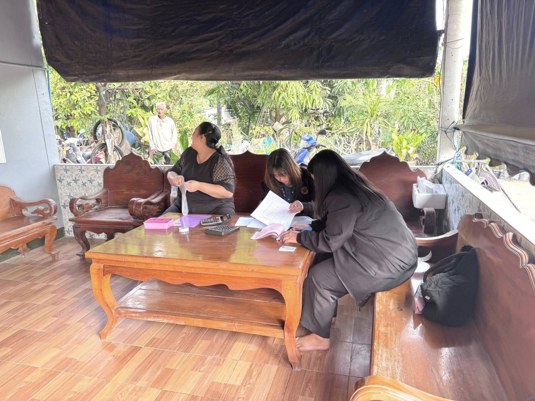 title - ส.ป.ก.อ่างทอง ลงพื้นที่ออกให้บริการรับชำระค่าเช่าที่ดินแก่เกษตรกร อำเภอไชโย จังหวัดอ่างทอง